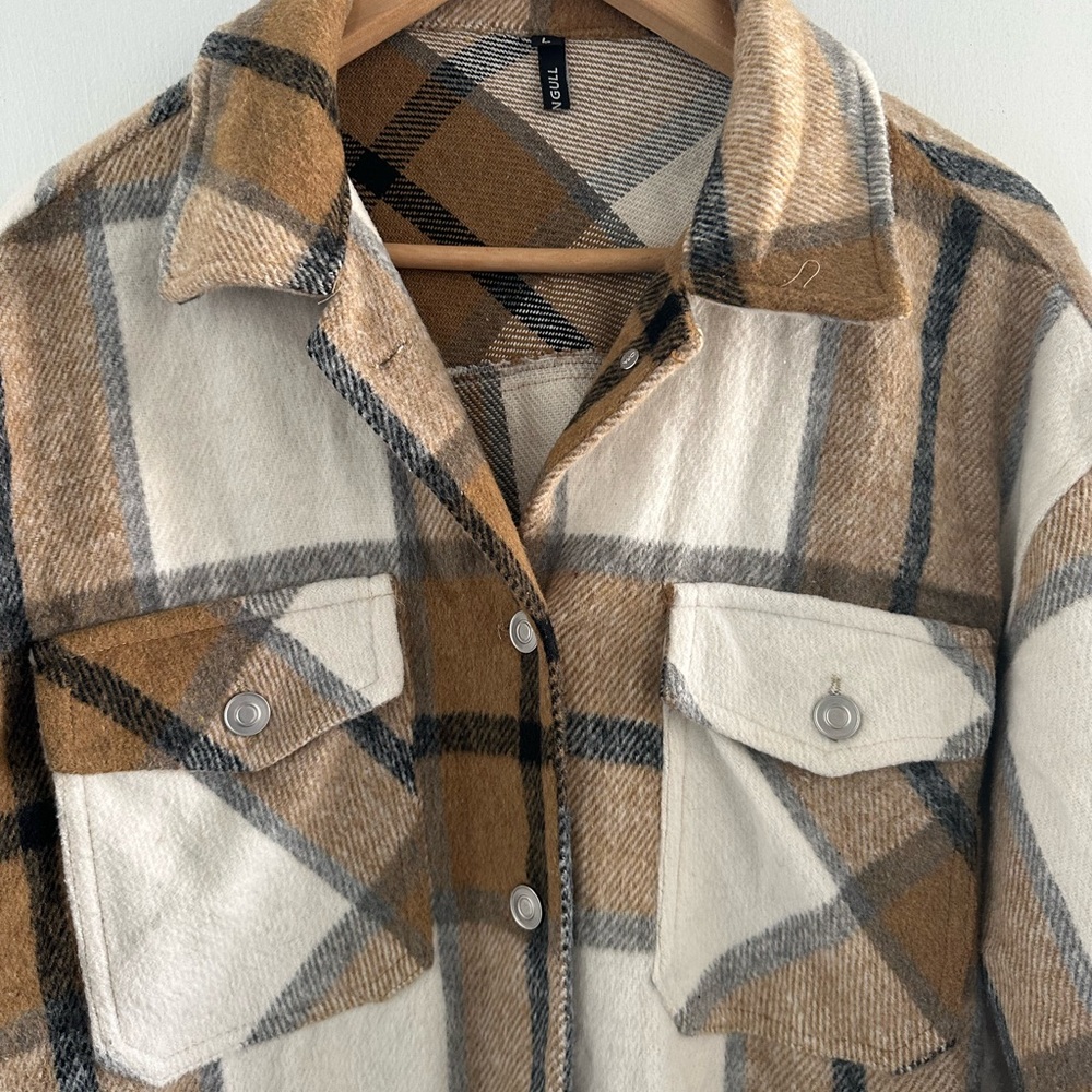 🌻 Cream Plaid Button-Up Shacket 🌻 - Picture 2 of 3